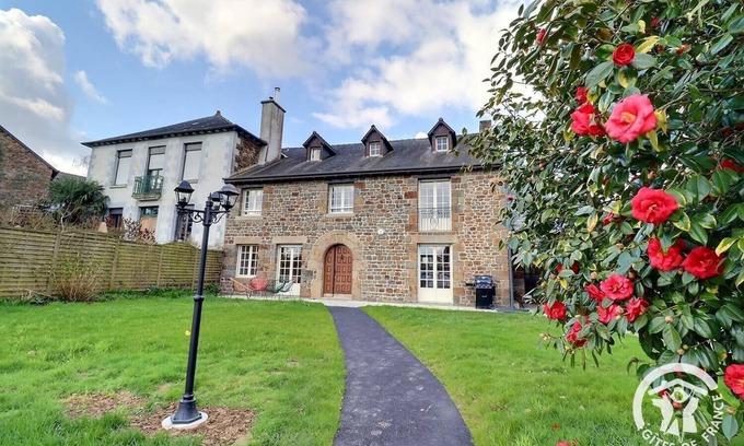 Saint-Symphorien Casa | La Maison Camélia - SAINT SYMPHORIEN