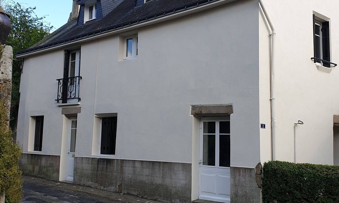 Guemene-sur-Scorff Casa | La Maison Crème is a stunning town house, in the heart of Guemene Sur Scorff.