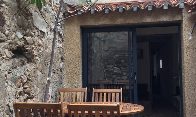 Luc-sur-Orbieu Casa | La Maison de Célestine, in the heart of the Corbières, in a winegrowing village.