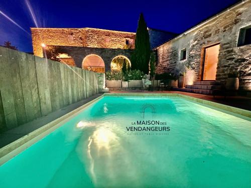 Martignargues Cama Y Desayuno | La Maison des Vendangeurs - TABLE D'HÔTES le soir du jeudi au dimanche- Jacuzzi - Balnéo SPA - ACCES PISCINE pour toutes les chambres sauf STUDIO COQUET- Piscine de mai à mi-octobre