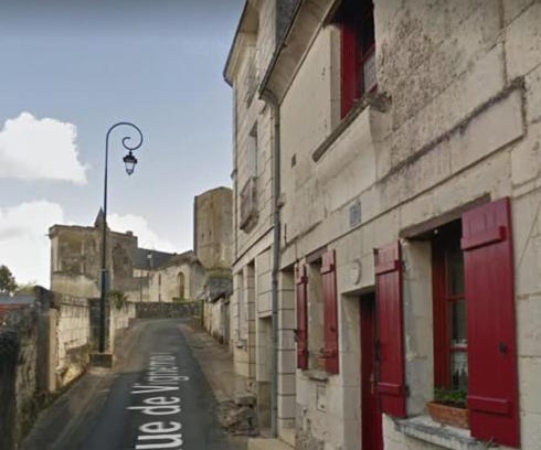 Loches Casa | La Maison du Donjon - Gites de 8 personnes, parking privé avec jardin terrasse