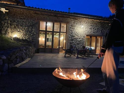 Saint-Cyr-le-Chatoux Villa | La Maison du Père Louis