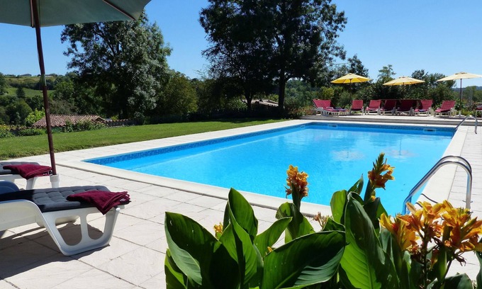 Villetoureix Otro | La Maison & La Chaumière: piscina privada climatizada, Spa, Sauna & Pizza Horno