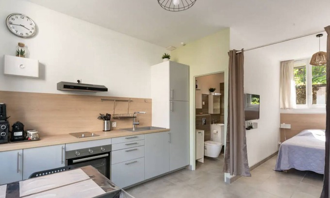 Le Creusot Casa | Casa-Confortable-Baño con ducha-Vista al Jardín