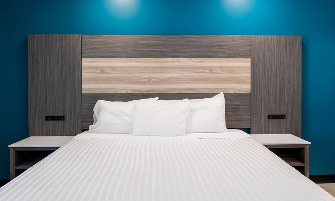 South Wrigley Hotel | La Mirage Inn - Long Beach