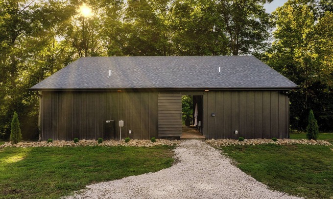 Wartburg Chalet De Esquí | La Notte Modern Black Chalet