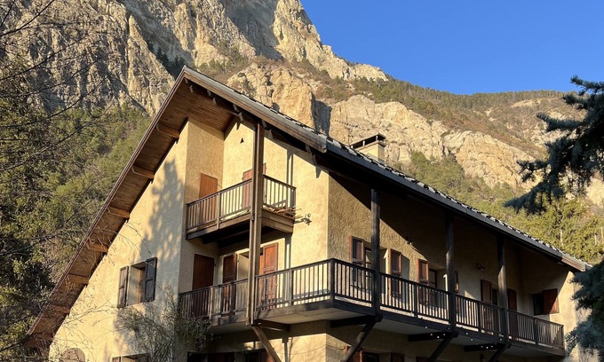 Les Vigneaux Casa | La Parenthèse en Ecrins : Grande Maison Tout Confort Dans un Écrin de Verdure