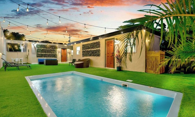 Allapattah Villa | La Pergola Villa | 7 BR | Pool+Hot Tub | Location