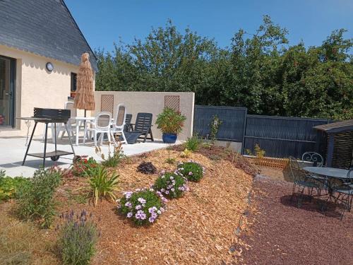 Neant-sur-Yvel Casa | La petite maison dans la prairie