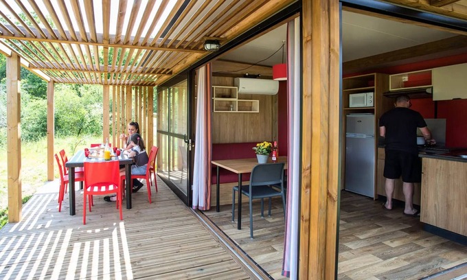 Daglan Chalet De Esquí | Camping la Peyrugue *** - Noumea chalet 3 piezas para 5 personas + aire acondicionado