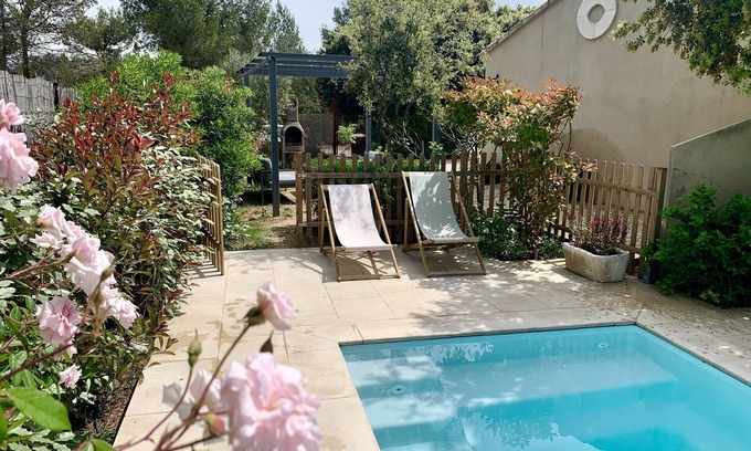 Eygalieres Casa | La Pomme de Pin:Charming house with heated pool at the foot of the Alpilles mountains