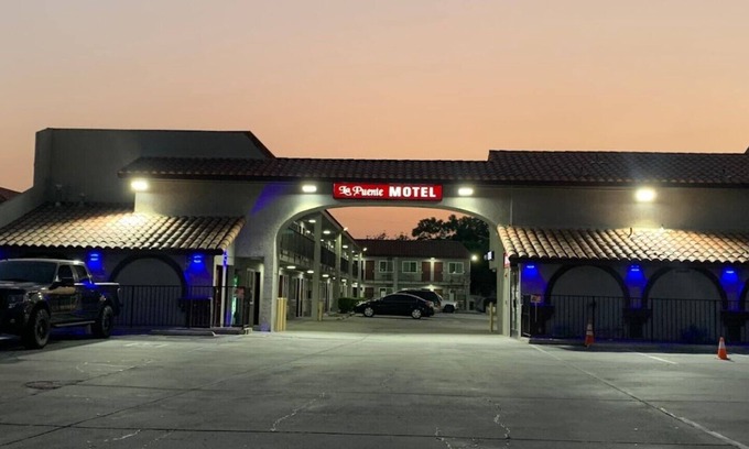 La Puente Hotel | La Puente Inn