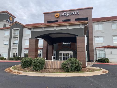 Oklahoma City Hotel | La Quinta by Wyndham OKC North - Quail Springs