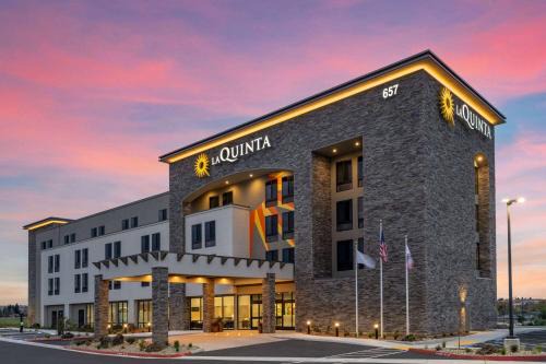 Hutchinson Hotel | La Quinta Inn and Suites by Wyndham Lincoln