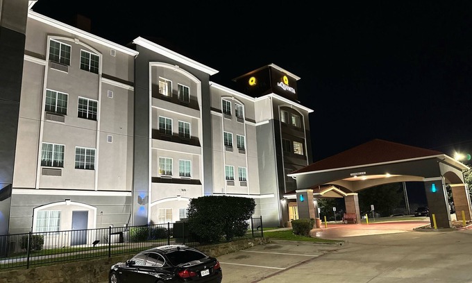 Fort Worth Hotel | La Quinta Inn & Suites by Wyndham Fort Worth - Lake Worth