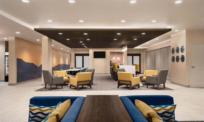 Clovis Hotel | La Quinta Inn & Suites by Wyndham Clovis CA