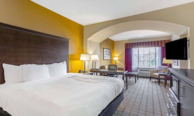 Satsuma Hotel | La Quinta Inn & Suites by Wyndham Mobile Satsuma / Saraland