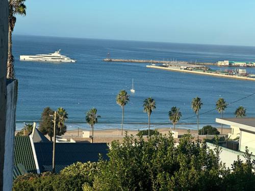 Mossel Bay Apartamento | La Santos Beach view Villa with 3 Bed , 3 Bath, Jacuzzi, Sea view