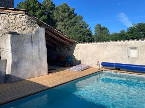 Saint-Julien-du-Serre Casa | La Trêve - Mas 12 personnes rénové avec Piscine