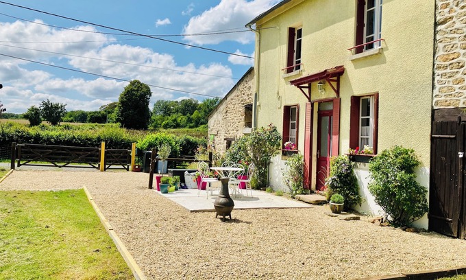 Maison-Feyne Casa | La Vallée des Peintres. Cottage de la Roseraie Sleeps 5