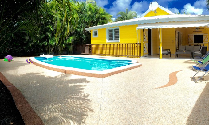 Trois-Ilets Villa | Villa-Créole-Tradicional-Vista a la Piscina-Baño tipo “wet room”