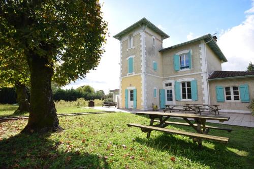 Sabres Casa | La Villa Parenthèse, regroupement en famille ou entre amis, billard, brasero, wifi