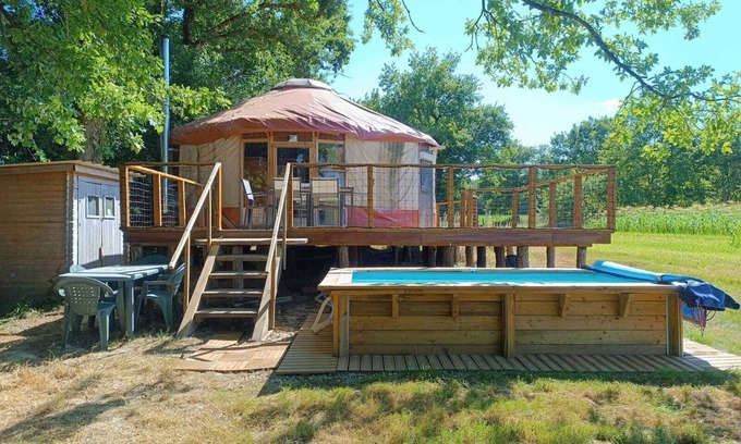 Poursiugues-Boucoue Cabina | La yourte du temps présent, an unusual rental!