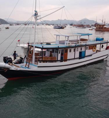 Labuan Bajo Alquiler De Eote | Labuan Bajo Boat Charter