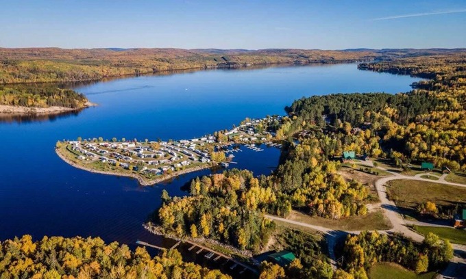 Saint-Michel-des-Saints Chalet De Esquí | Lac Taureau navigable Public n private docks Beach