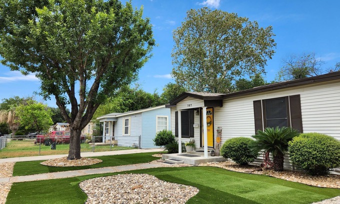Southside Casa | Lackland AFB Landscaped Beauty Riverwalk 5mi Alamo 5mi,Missions