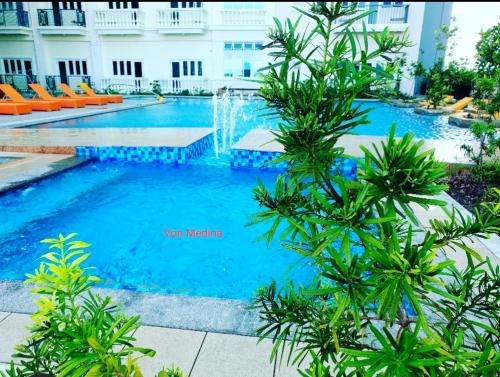 Iloilo Apartamento | Lafayette Park Square with balcony facing pool view