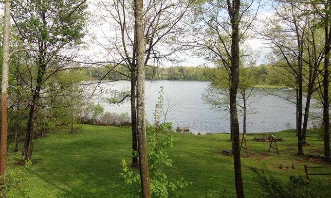 Jefferson Casa | Lago House | Lakefront Home w / WiFi, bañera de hidromasaje, barcos, muelle y acceso al lago Walkout