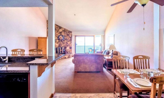 Big Bear Lake Complejo | Lagonita Lodge - Lake View Guaranteed! New Year's on the Lake. Full kitchen.