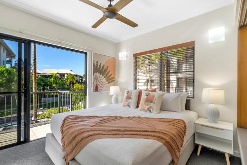 Trinity Beach Apartamento | Lagoon Breeze - Beachside Living with Resort Perks