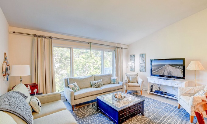 Isle of Palms Condominio | Lagoon view condo w/easy access to the beach in Wild Dunes