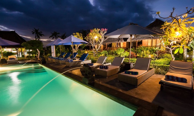 Mushroom Bay Hotel | Laguna Reef Huts