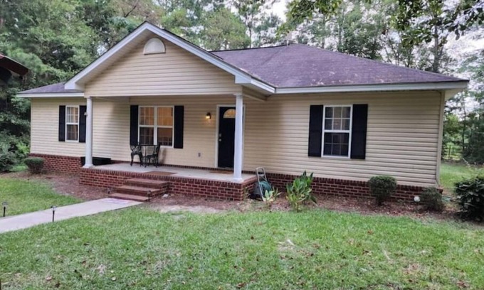 Statesboro Casa | Laid-back Living at The Landings. Family & Pet friendly!