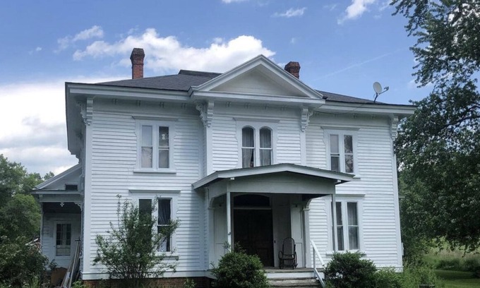 Pownal Casa | Laidback Paradise. Kid, Pet, and Party Friendly.