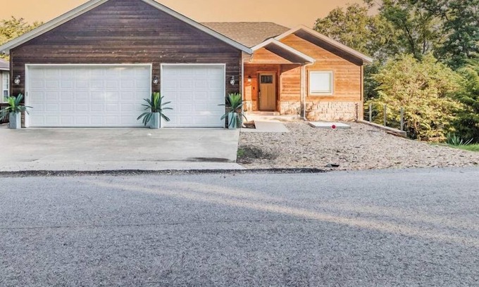 Lost Bridge Village Casa | LAKE ARCADE - 5bd 4bth, FAMILY FUN SPOT, 3 stories