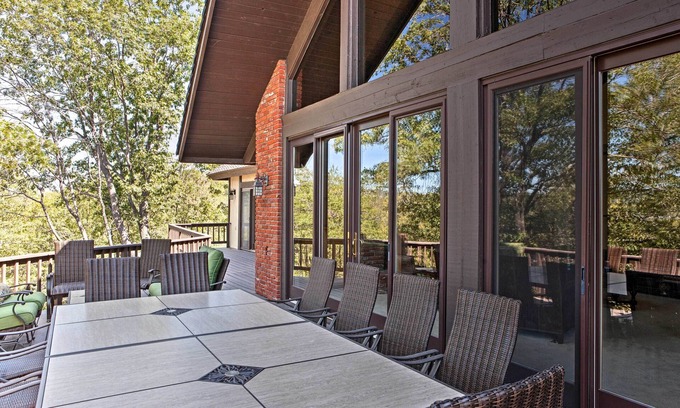 Lake Arrowhead Cabaña | Lake Arrowhead House w/ Lake Views & Wet Bar!