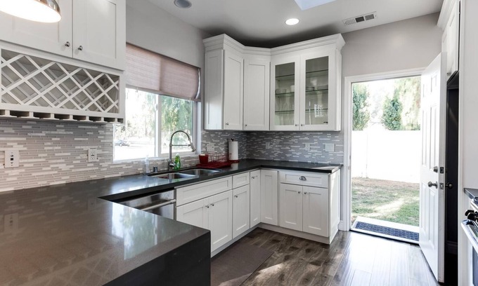 Lake Balboa Casa | Lake Balboa Compound