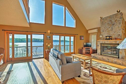 Lake Bonaparte Casa | Lake Bonaparte Fins and Feathers Lodge with Dock!