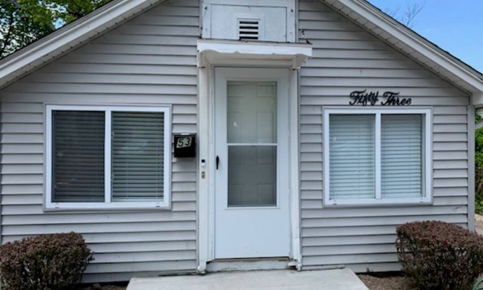 West Irondequoit Casa | Lake breeze - Blissful Lakeshore hideaway w/private beach access-great sunsets