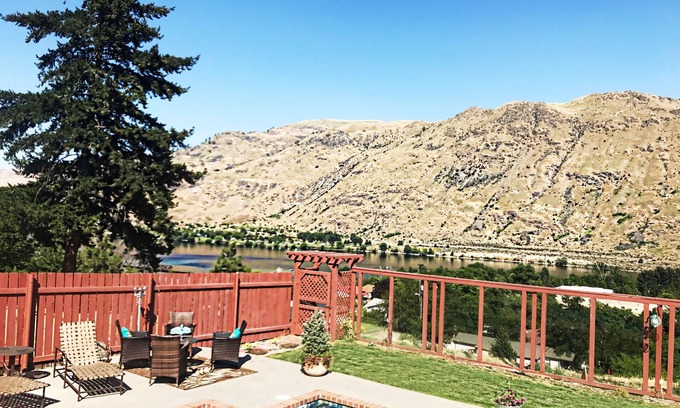 Chelan Falls Casa | Impresionantes vistas, piscina privada y jacuzzi! Paraíso en Chelan. Duerme 8
