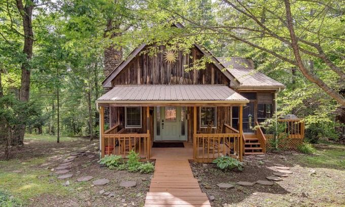 Sloans Valley Casa | Lake Cumberland Resort Cabin with Community Perks!