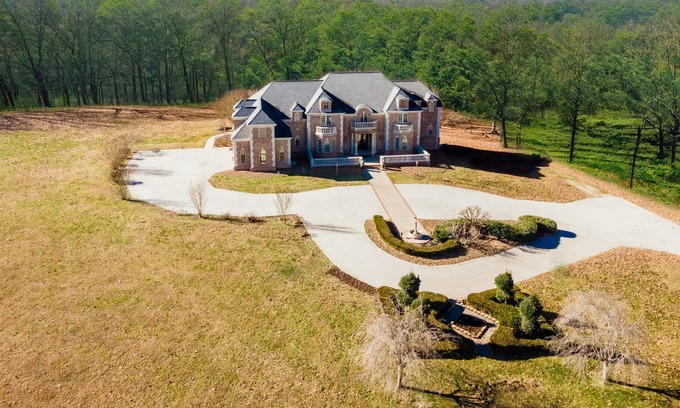 Somerset Casa | Lake Cumberland's Clubhouse Luxury Pool Estate