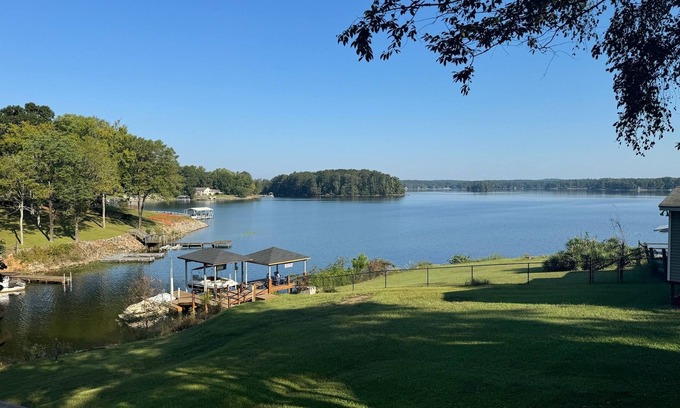 Ridgeway Casa | Frente al lago de 5 dormitorios en el hermoso lago Wateree.