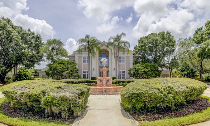 Cheval Casa | Lake Front Cheval executive mansion