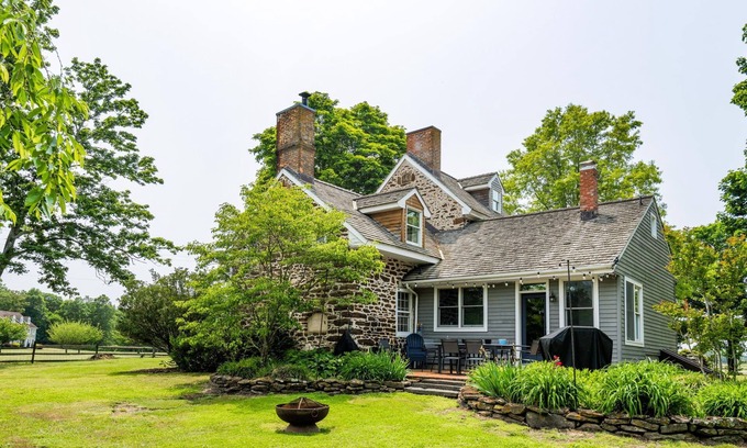 Quinton Otro | Lake front historic farmhouse on 5 acres, fenced and pet friendly!