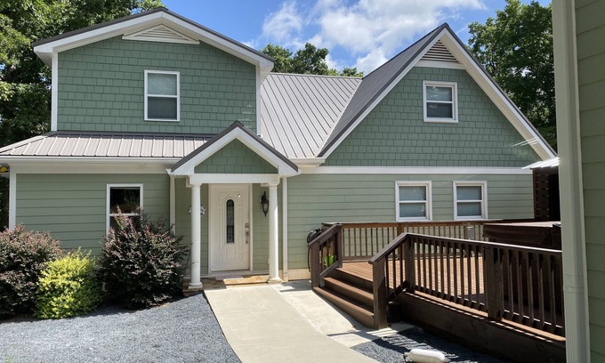Mount Gilead Casa | Lake front home with great dock for relaxing downtime and action packed days.